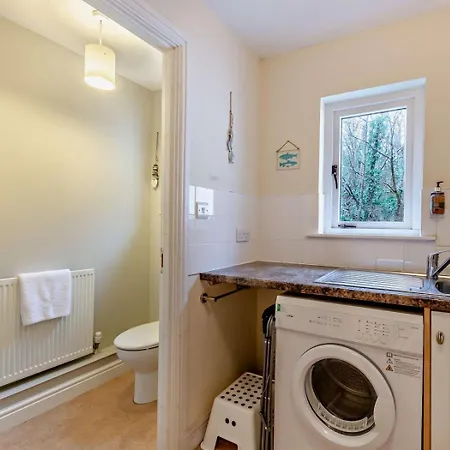 5 Bed In Grange-over-sands Oc-sz593 利文斯