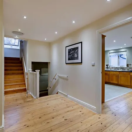 5 Bed In Grange-over-sands Oc-sz593 利文斯