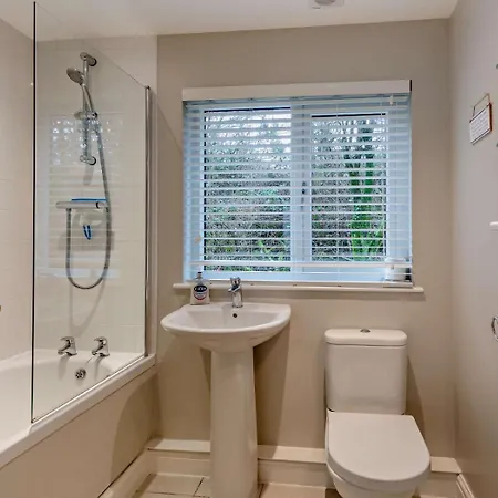 5 Bed In Grange-over-sands Oc-sz593 利文斯