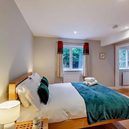 5 Bed In Grange-over-sands Oc-sz593 利文斯